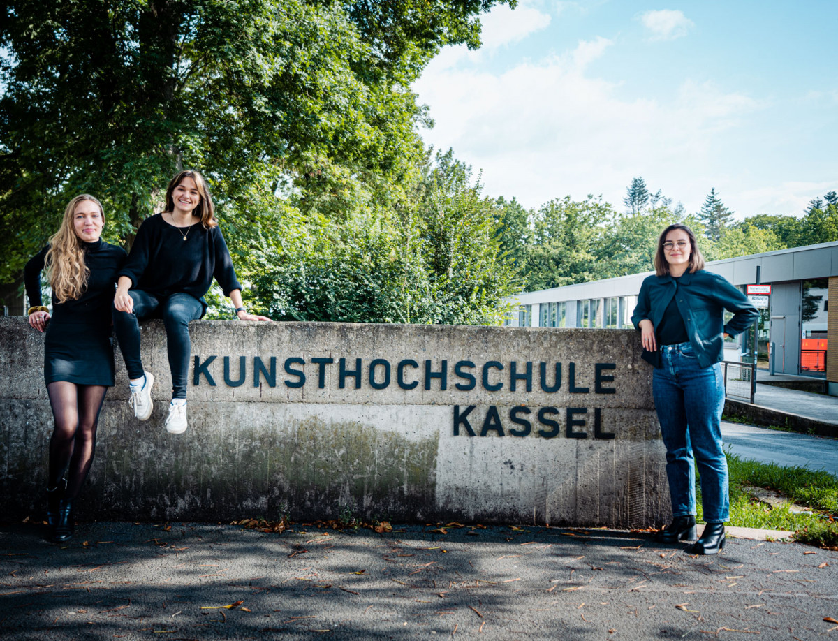 An der Kunsthochschule Kassel studieren rund 1.000 Studierende in den Studiengängen Bildende Kunst, Visuelle Kommunikation, Produktdesign, Kunstpädagogik und Kunstwissenschaft.