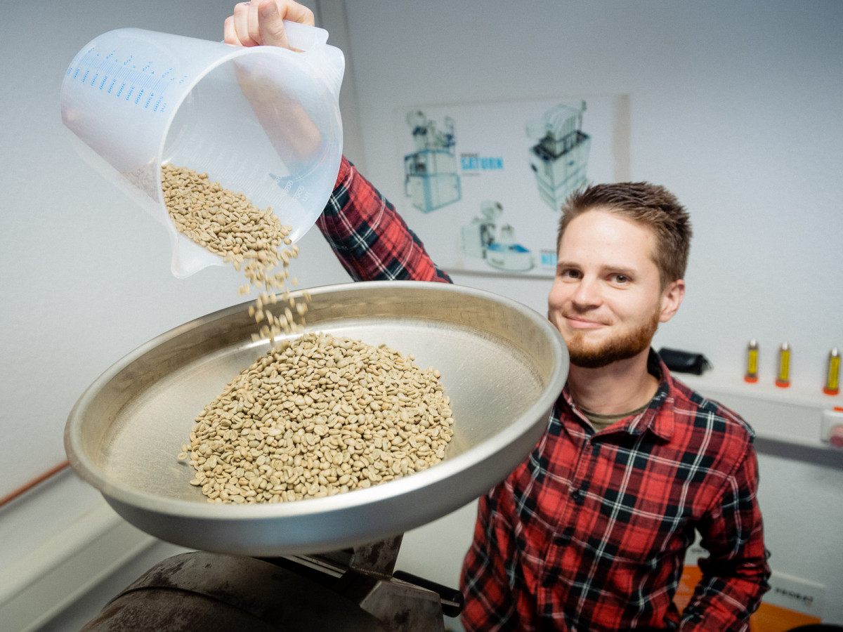 Im Kaffeelabor der Hochschule Geisenheim steht heute das Rösten von Kaffee auf dem Plan.