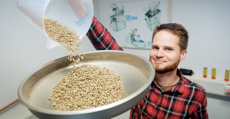 Im Kaffeelabor der Hochschule Geisenheim steht heute das Rösten von Kaffee auf dem Plan.