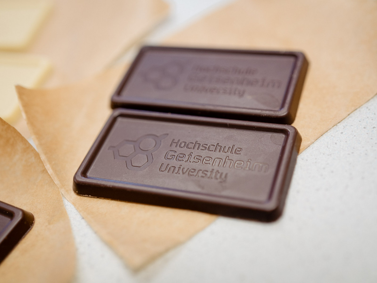 Auch die eigene Schokolade mit dem Hochschul-Logo kann in den Laboren hergestellt werden.