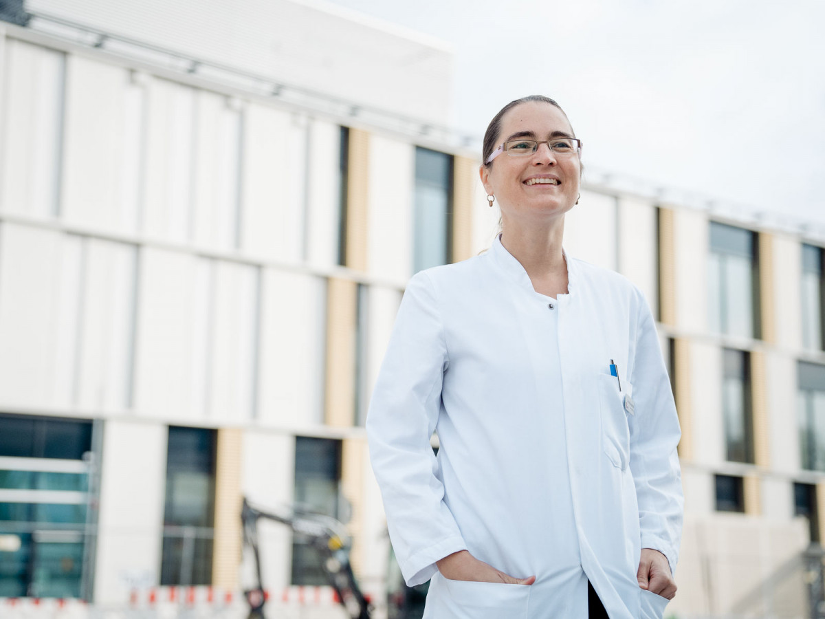 Die Vorteile liegen auf der Hand: Medikamente würden nicht mehr als Massenware hergestellt, sondern nach Befund auf den Patienten zugeschnitten werden.