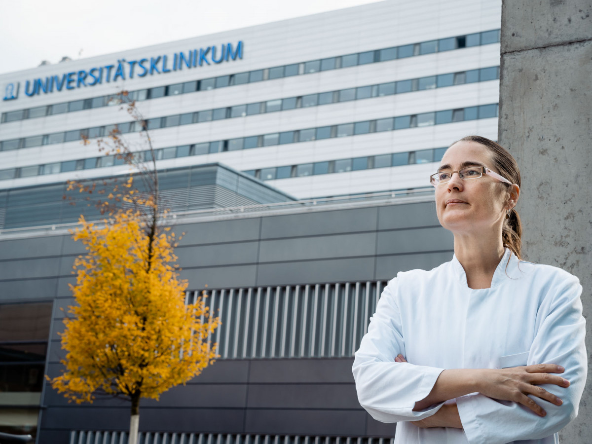 Frau Prof. Maria Vehreschild ist Leiterin der Arbeitsgruppe Klinische Mikrobiomforschung und damit tief drin im Thema: im menschlichen Körper nämlich.