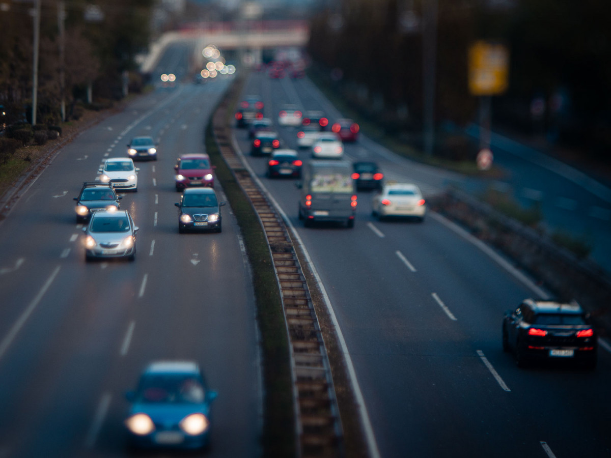 Zu viele Autos und Lkw verstopfen die Innenstädte, sorgen für eine immer höhere CO2-Belastung und tragen damit ihren Teil zum Klimawandel bei.