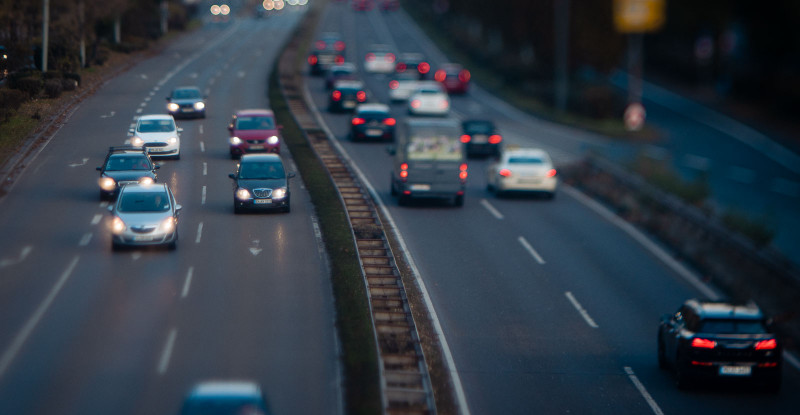 Zu viele Autos und Lkw verstopfen die Innenstädte, sorgen für eine immer höhere CO2-Belastung und tragen damit ihren Teil zum Klimawandel bei.