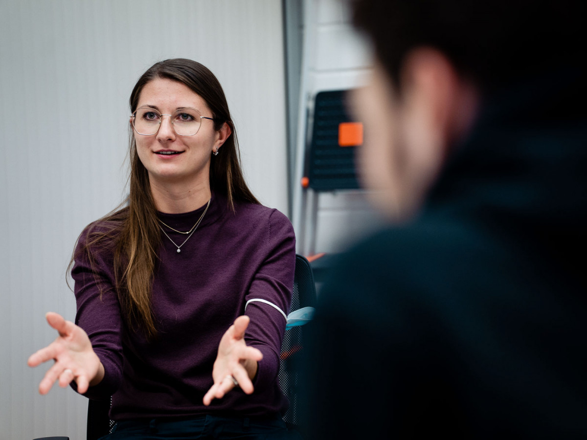 Studierende an der Hochschule RheinMain werden dafür ausgebildet die komplexe Theorie der Verkehrsplanung erfolgreich und klug in die Praxis zu übersetzen.