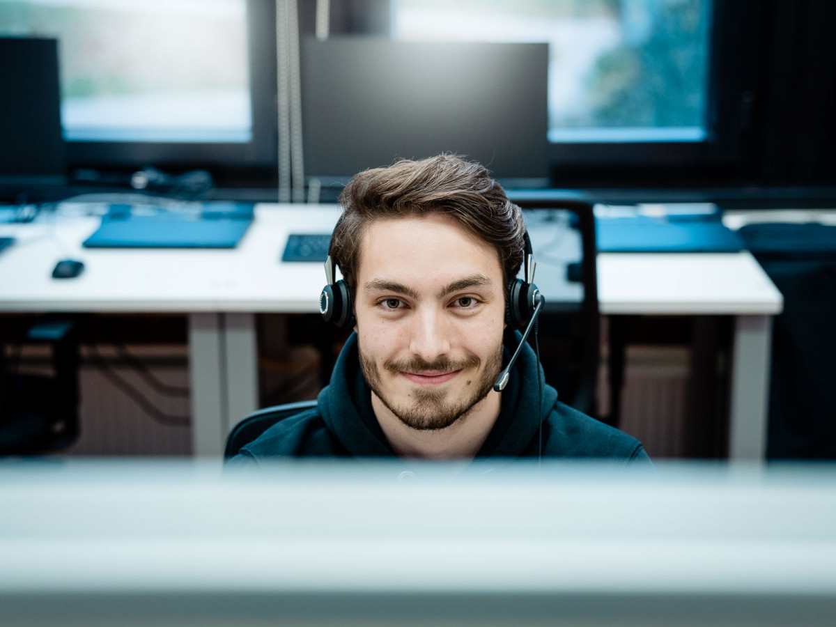 Noah studiert im 5. Fachsemester Mobilitätsmanagement.