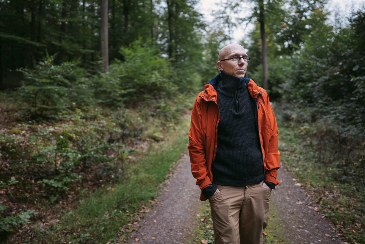 Prof. Dr. Lars Opgenoorth im Wald