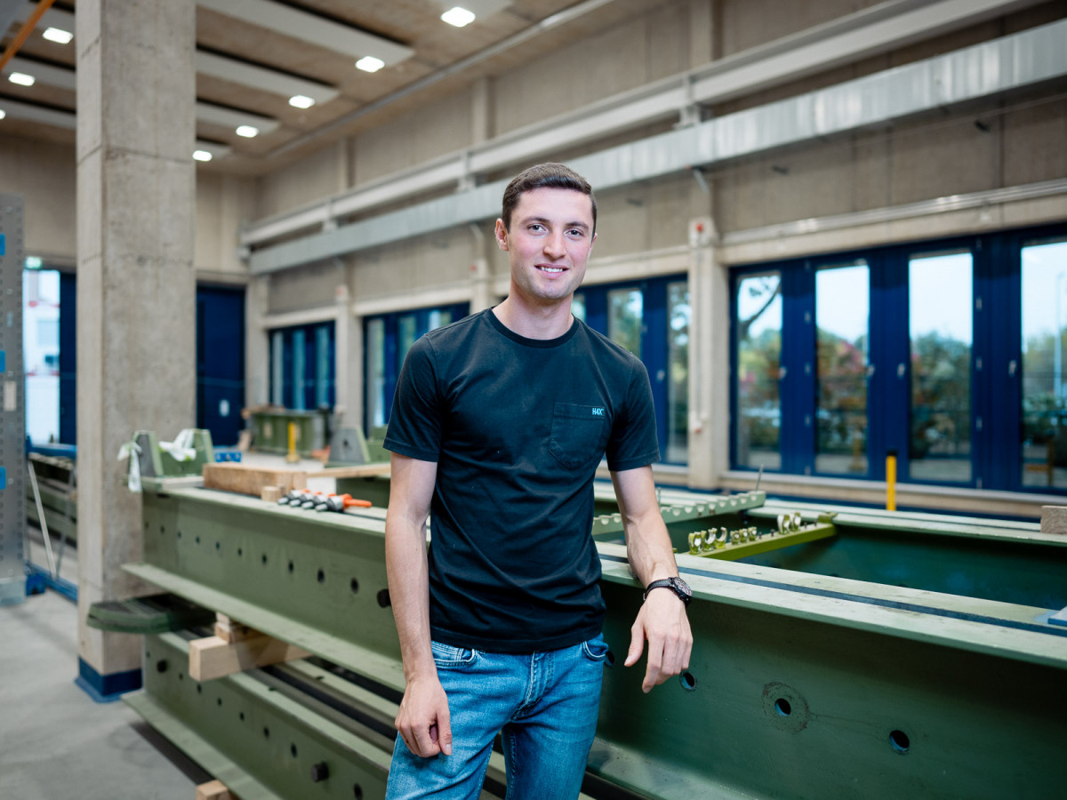 Der Student Moritz Muskau fühlt sich an der THM gießen wohl. Denn neben seinem theoretischen Interesse am Bereich Massivbau ist es eben die Praxis, die ihn an die THM Gießen geführt hat.