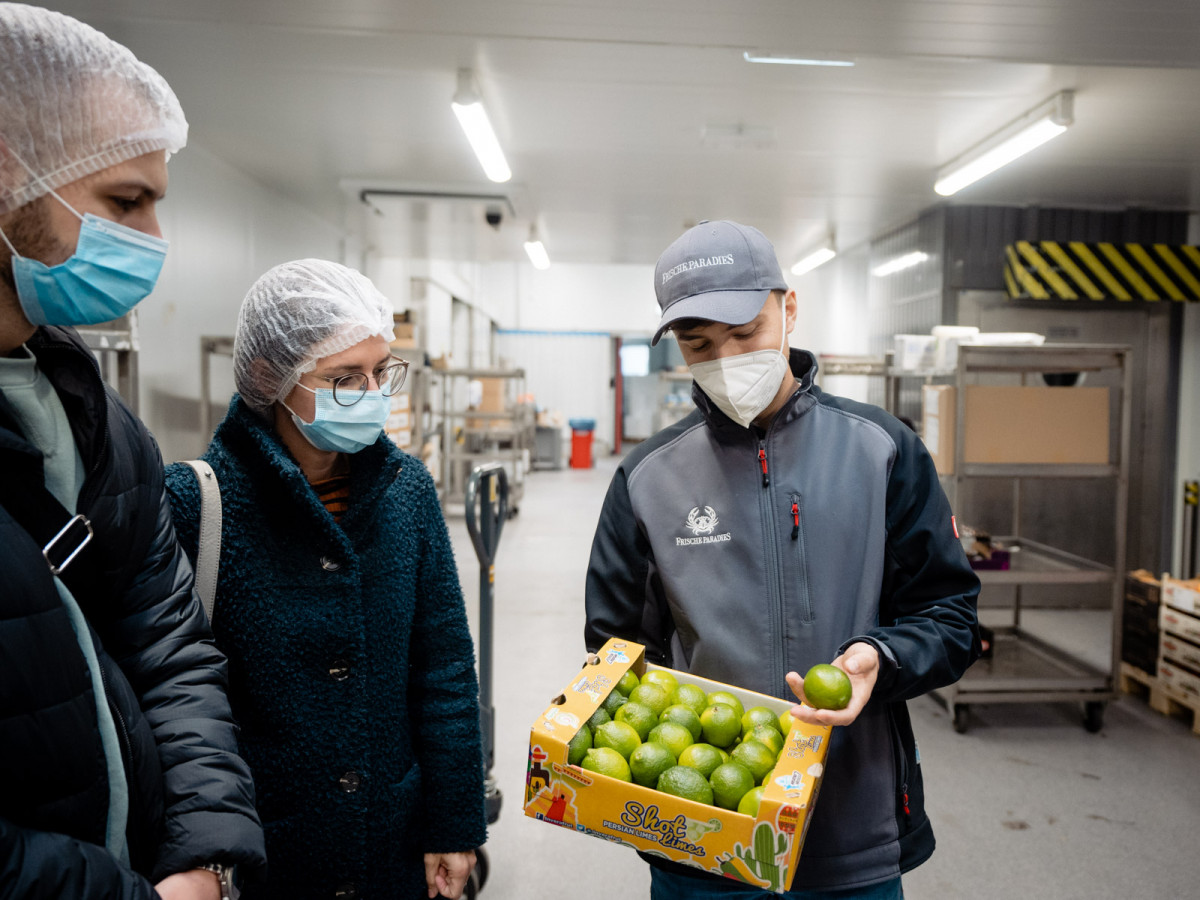 Die Zusammenarbeit ist eine Win-Win-Situation: Mit einer Bachelorarbeit, die hohe Relevanz für die Praxis hat, legt Max die besten Grundlagen für einen erfolgreichen Übergang vom Studium in den Beruf.