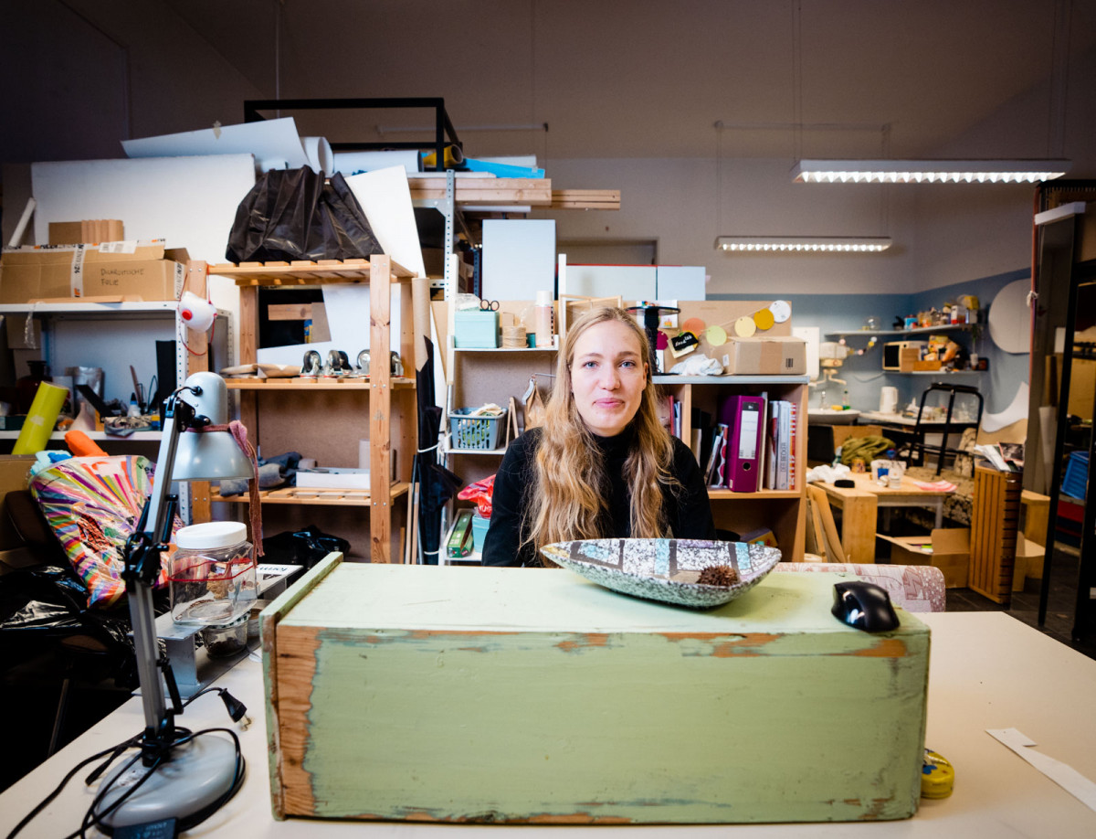 Annika studiert Produktdesign an der Kunsthochschule Kassel. Ihre Interessen liegen im Möbel- und Industriedesign.