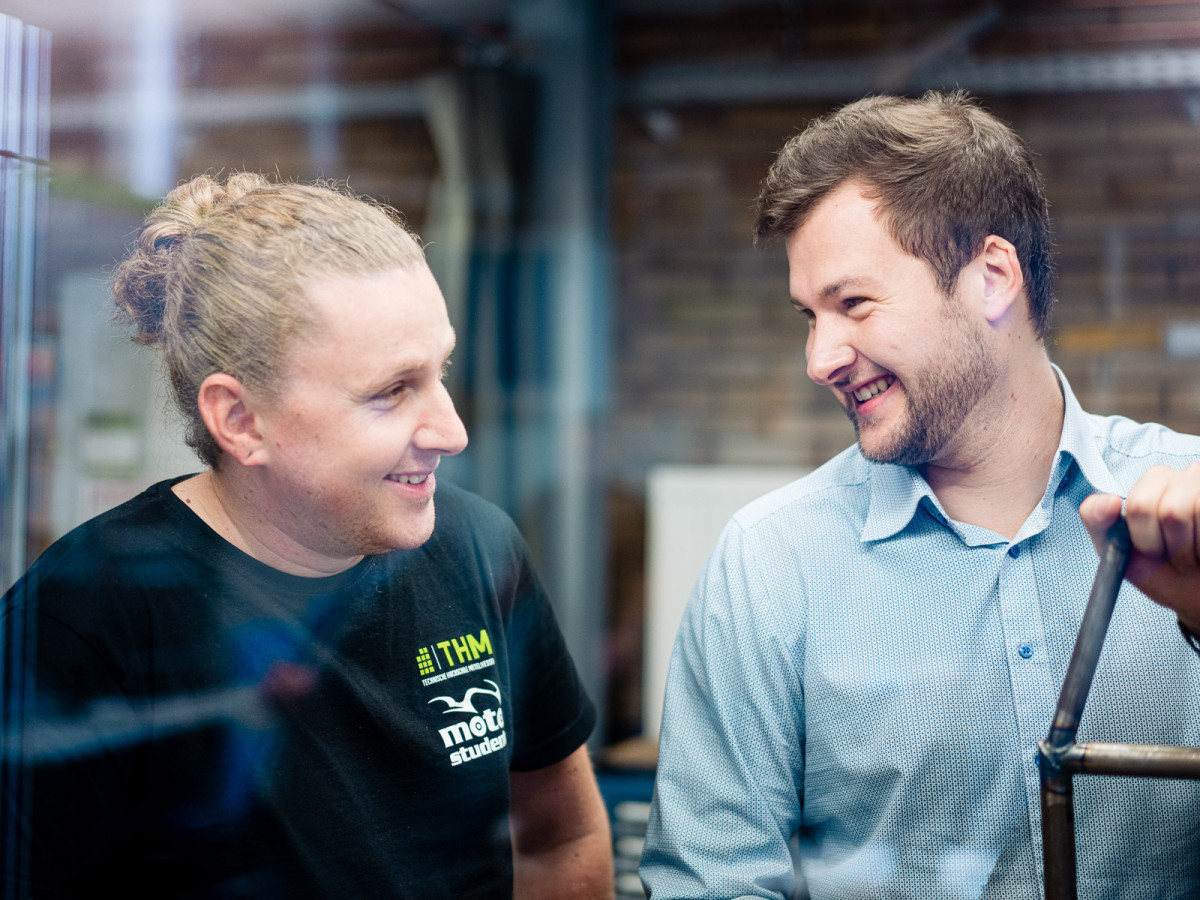 Max Seibert und Frederik Weiß studieren gerne an der THM.