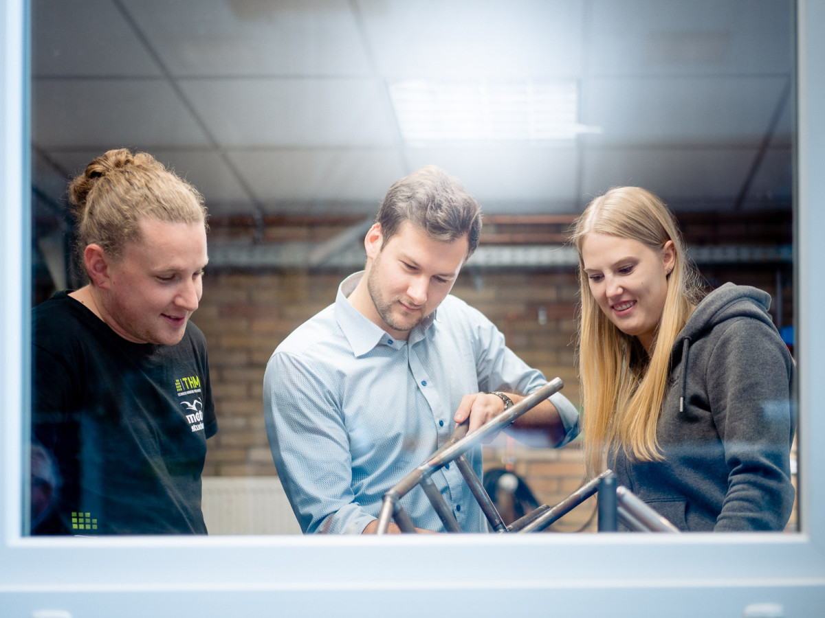 Max Seibert, Frederik Weiß und Luisa Hickel studieren Maschinenbau an der Technischen Hochschule Mittelhessen.