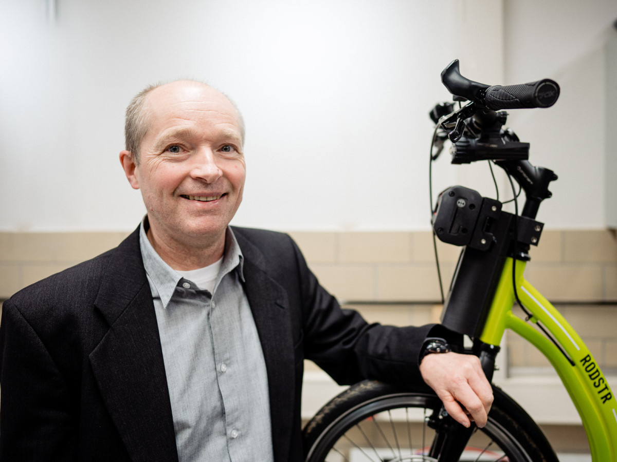 Dekan Professor Martin Sting von der THM forscht auch an der Weiterentwicklung von E-Bikes.