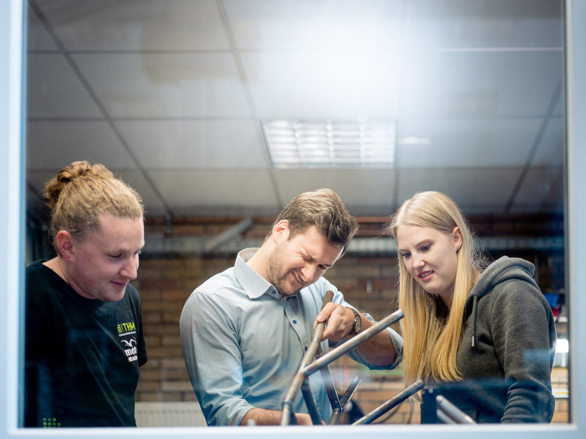 Max Seibert, Frederik Weiß und Luisa Hickel studieren Maschinenbau an der Technischen Hochschule Mittelhessen.