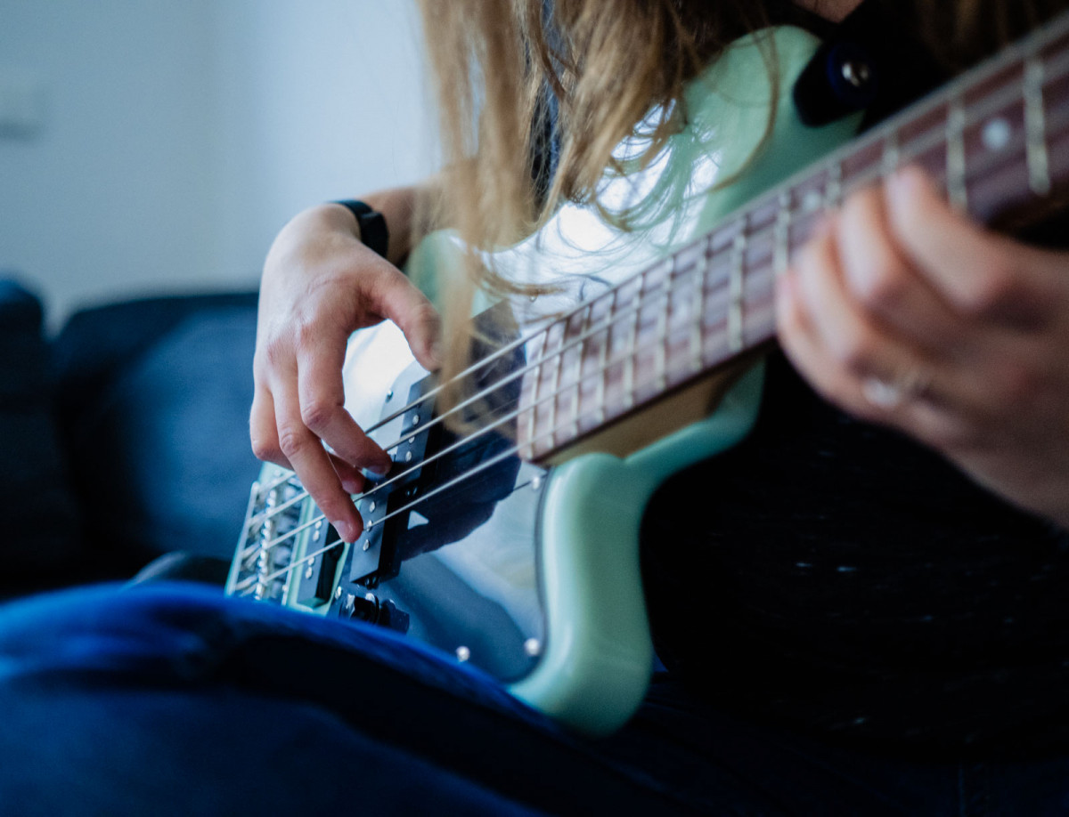 Hannah belegt als zweites Nebenfach "Gitarre im Einzelunterricht".