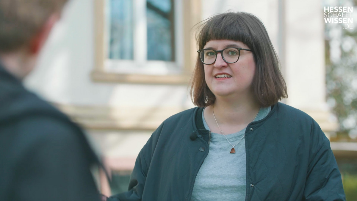 Science Reporter Maurice spricht an der Hochschule Geisenheim mit Prof. Dr. Rieke Hansen über Freiraumplanung und ökologische Stadtentwicklung.