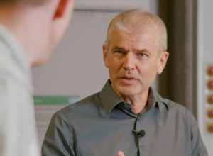 Science Reporter Maurice spricht an der Technischen Universität Darmstadt mit Prof. Dr. Oliver Gutfleisch über Funktionale Materialien.