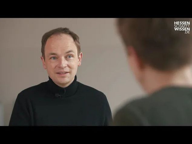 Science Reporter Maurice spricht an der Hochschule Fulda mit Prof. Dr. Nikolaus Meyer über Soziale Arbeit.