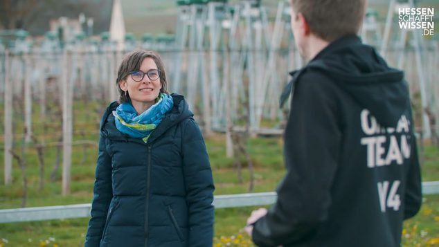 Prof. Dr. Jana Zinkernagel im Gespräch mit Science Reporter Maurice