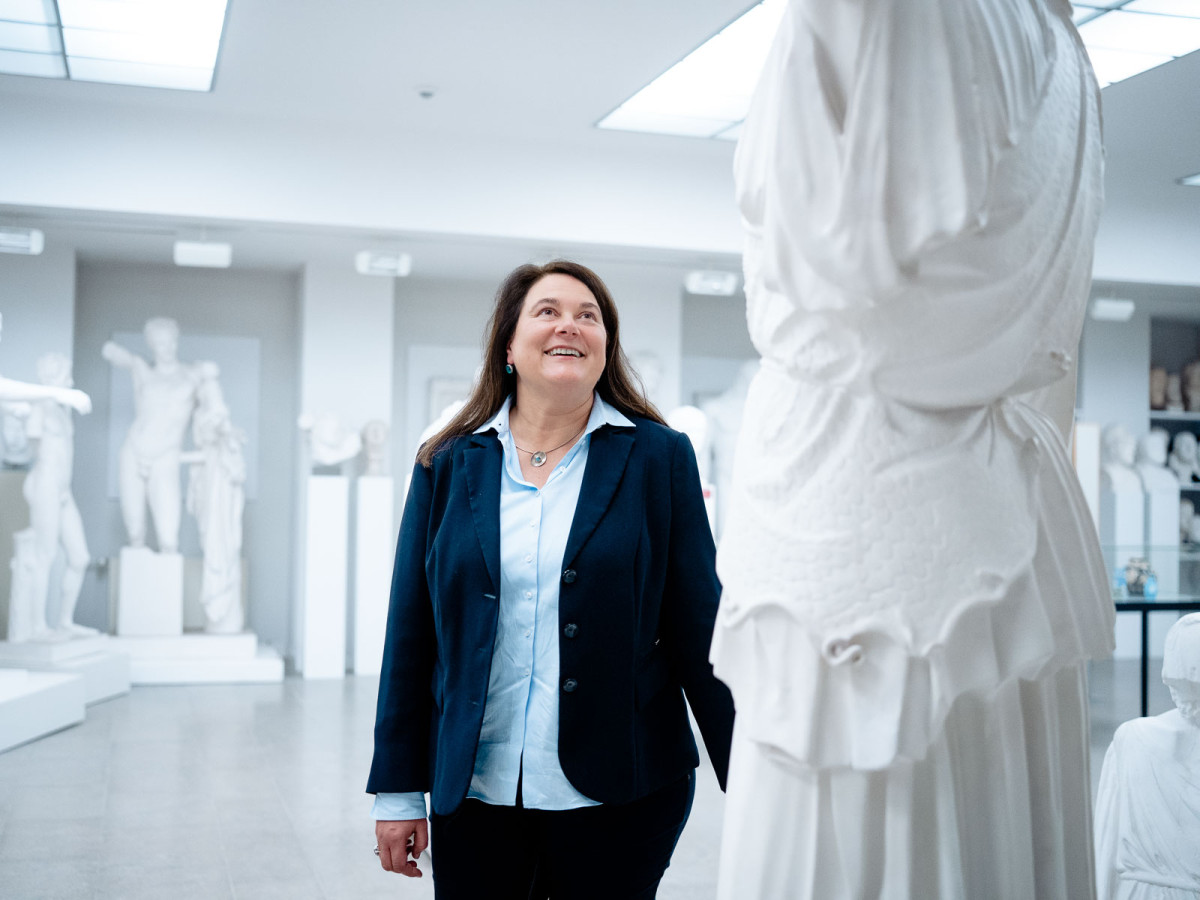 So etwas ist in Museen nicht möglich”, erklärt uns Prof. Dr. Anja Klöckner, Klassische Archäologin hier am Haus und Leiterin der Sammlung.