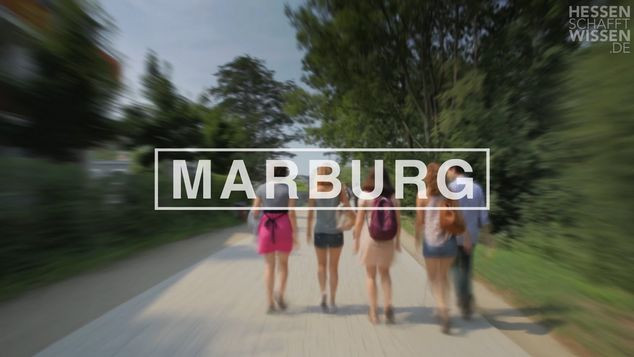 Studierende beim Wandern bei Marburg
