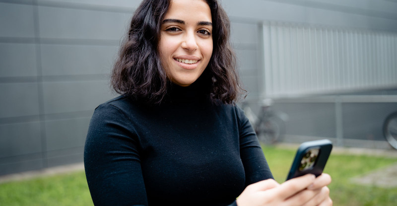 Die Studentin Hana hat sich für „Translatly“ als Übersetzerin registrieren lassen.