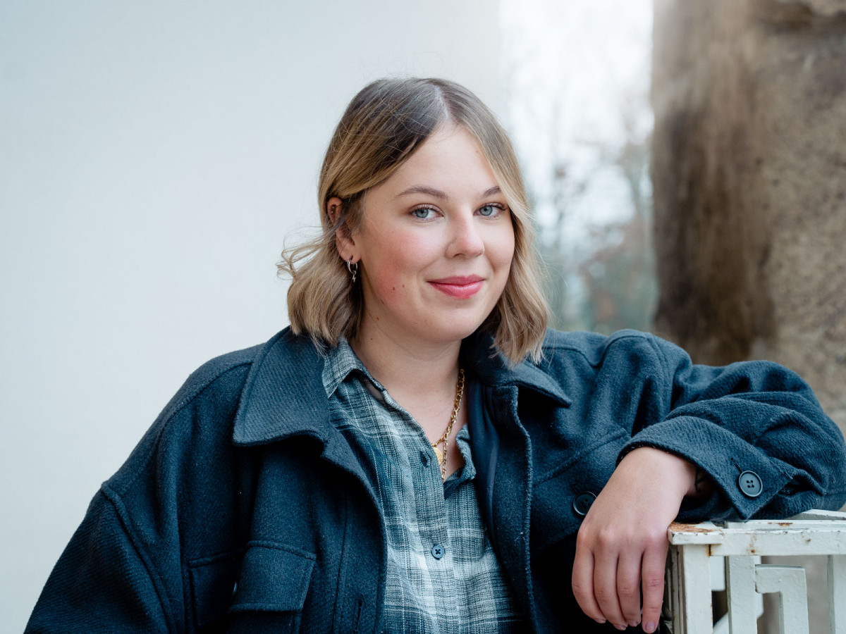 Nadja Friedrich ist Friseurmeisterin, die viel Spaß in ihrem Beruf hatte, bis sie eine Sehnenscheidenentzündung dazu gezwungen hat, sich nach etwas Neuem umzusehen.